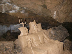 Пещера Караульная - одна из самых посещаемых пещер Красноярского края
