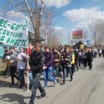 Ученики Балахтинской СОШ 2 проводят митинг в защиту леса